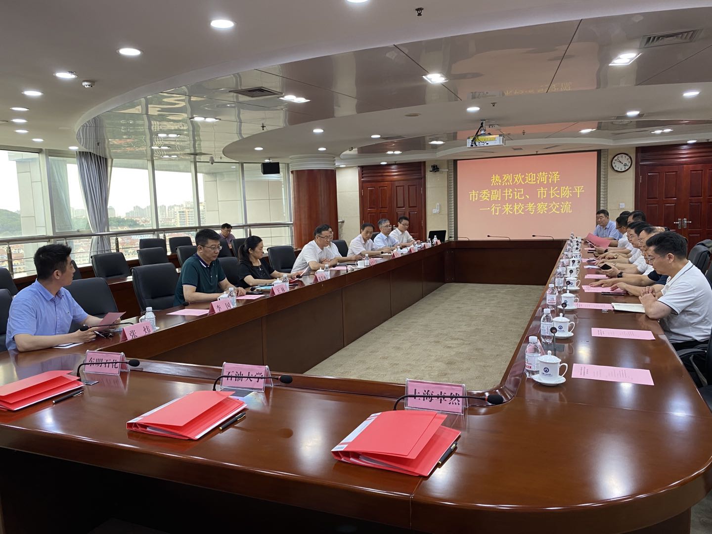 上海z6尊龙官方网站、东明石化、中国石油大学三方签订《原油催化裂解制乙烯丙烯（UPC）技术工业试验与推广许可协议》